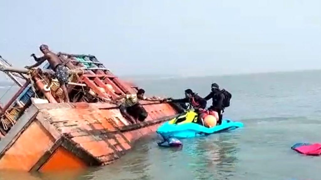 ଦୀଘା ମୁହାଣରେ ବୁଡ଼ିଲା ମାଛ ଧରା ଟଲର । ଅଳ୍ପକେ ବର୍ତ୍ତିଲେ ୯ ମତ୍ସ୍ୟଜୀବୀ ।