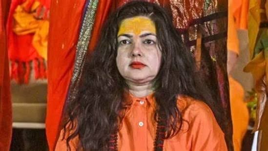 ମମତା କୂଲକର୍ଣ୍ଣୀ ମହାମଣ୍ଡଳେଶ୍ୱର ପଦରୁ ଦେଲେ ଇସ୍ତଫା
