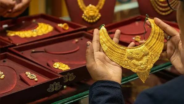 ସୁନା ଦର ବଢ଼ିଥିବାବେଳେ ସ୍ଥିର ରହିଛି ରୁପା ଦର