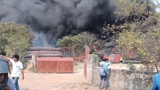 ପାରାଦୀପ ପାଇପ ଷ୍ଟକୟାର୍ଡରେ ନିଆଁ