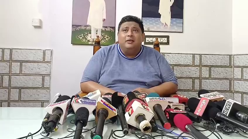 ଭଦ୍ରକରେ ବିଜେଡିକୁ ଶକ୍ତ ଧକ୍କା । ଦଳ ଛାଡ଼ିଲେ ପ୍ରଫୁଲ୍ଲ ସାମଲଙ୍କ ପୁଅ ।