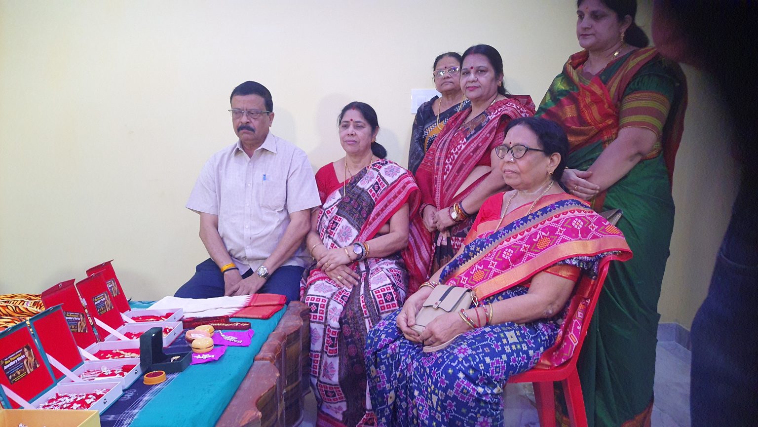 ଆଜିଠୁ ଶୀତଳଷଷ୍ଠୀ, ମାତା ପାର୍ବତୀଙ୍କ ପିତା ମାତା ହୋଇଛନ୍ତି ରାଜସ୍ବ ମନ୍ତ୍ରୀ ସୁରେଶ ପୂଜାରୀ ଓ ତାଙ୍କର ଧର୍ମପତ୍ନୀ l