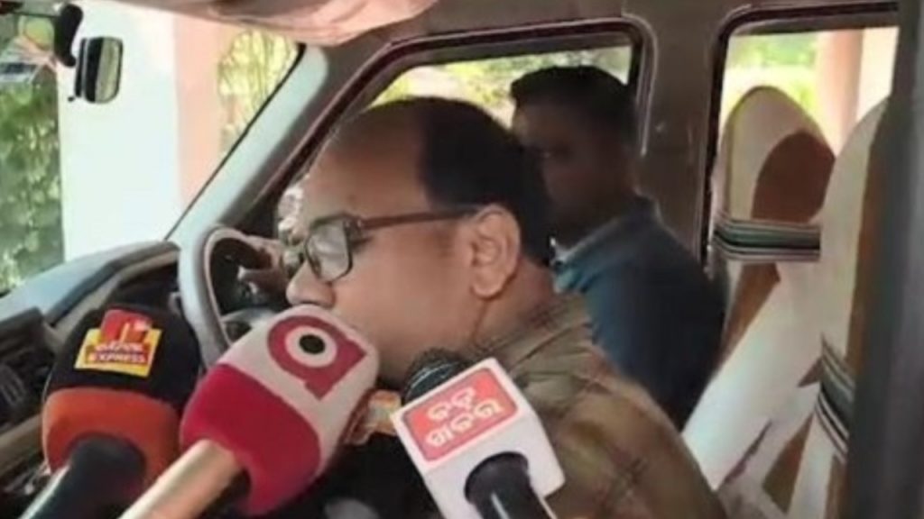 ସିଏମ୍ ଅଫିସ କର୍ମଚାରୀ ପରିଚୟ ଦେଇ ଭୁବନେଶ୍ଵରରେ ଟଙ୍କା ଆଦାୟ।