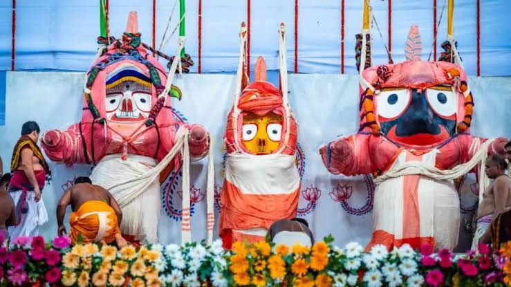 ସ୍ନାନବେଦୀରେ ଚତୁର୍ଦ୍ଧାମୁରତୀ
