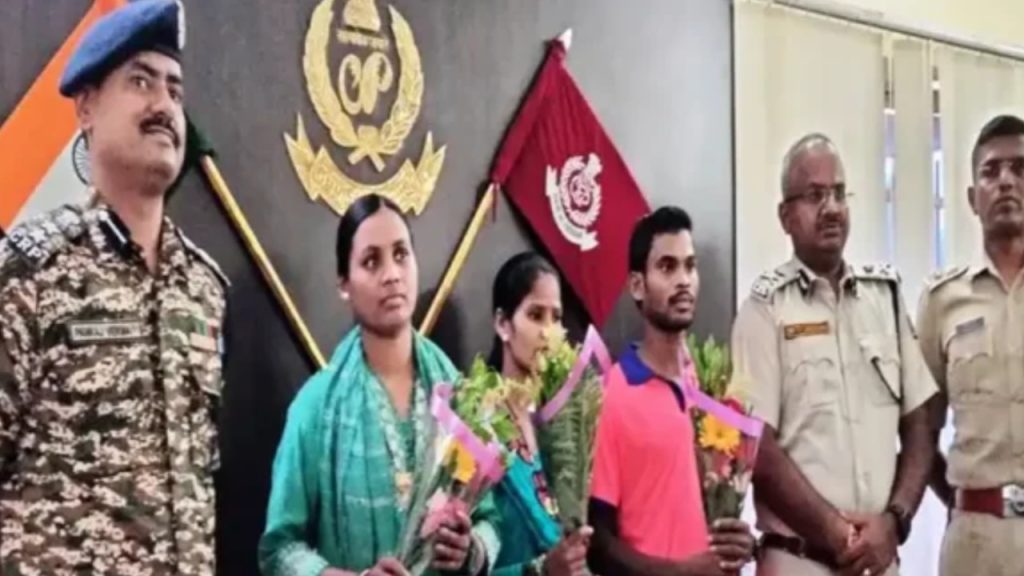 ଆତ୍ମସମର୍ପଣ କଲେ ଦୁଇ ମହିଳା କ୍ୟାଡରଙ୍କ ସମେତ ତିନି ଜଣ ହାର୍ଡକୋର ମାଓବାଦୀ