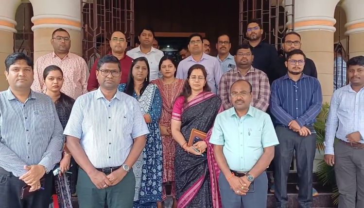 ବିଏମ୍ସି ଅତିରିକ୍ତ କମିସନରଙ୍କୁ ଆକ୍ରମଣ ଘଟଣାରେ ଓଏଏସ୍ ସଂଘର ପ୍ରତିବାଦ ଜାରି