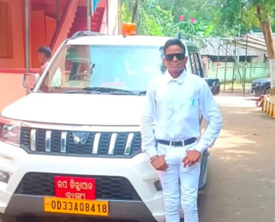 ସରକାରୀ ନାଲିବତୀ ଗାଡ଼ି ଡ୍ରାଇଭରଙ୍କ ଦବଙ୍ଗଗିରି! ଚାନ୍ଦା ଆଦାୟ କରି ବିଦା ହେଲେ ଡ୍ରାଇଭର