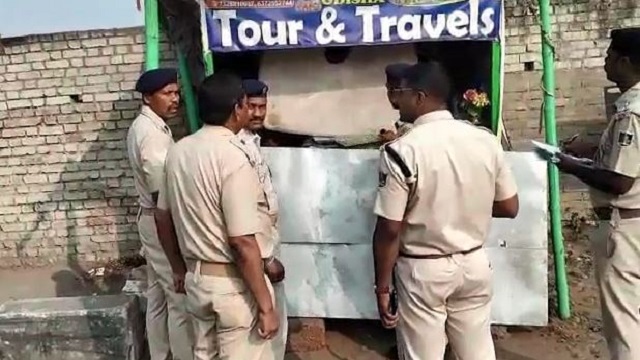 ଟ୍ରାଭେଲ୍ ସଂସ୍ଥା ଉପରେ ପୋଲିସର ଚଢାଉ, ପର୍ଯ୍ୟଟକଙ୍କୁ ଠକୁଥିଲେ !