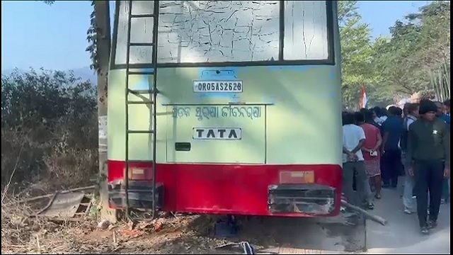 ବ୍ରେକ୍ ଫେଲ୍ ହେଲା ପୋଲିସ ବସ୍, ଅଳ୍ପକେ ବର୍ତ୍ତିଲେ ଶତାଧିକ ଆନ୍ଦୋଳନକାରୀ