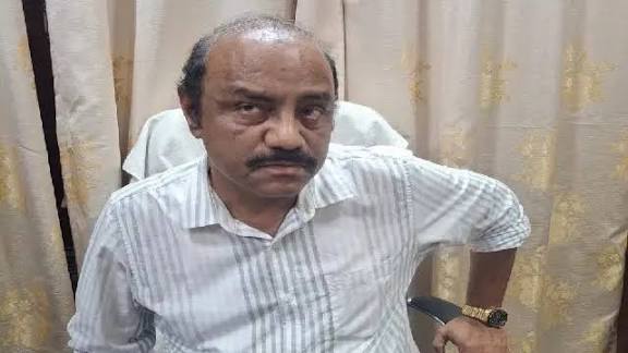 କୋଟିପତି ଖଣି ଅଧିକାରୀ ଦେବବ୍ରତ ମହାନ୍ତିଙ୍କ ଅଡୁଆ ବଢ଼ିଲା ! ଦେବବ୍ରତଙ୍କୁ ରିମାଣ୍ଡରେ ନେଲା ଭିଜିଲାନ୍ସ