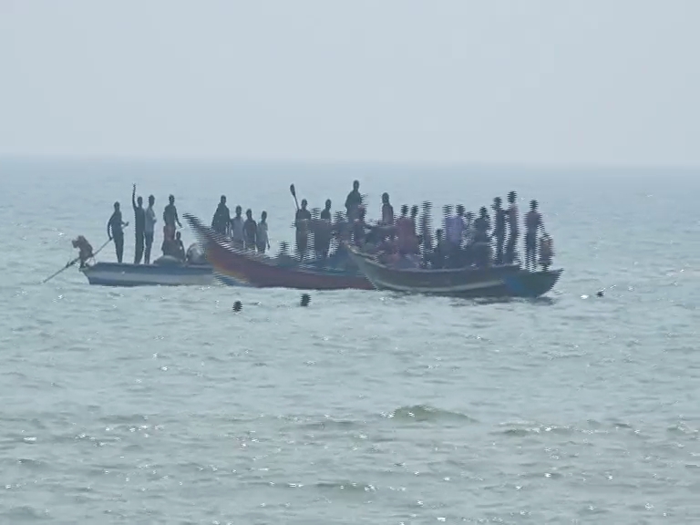 ପୁରୀରେ ଜୀବନ ସହ ଖେଳ! ସମୁଦ୍ରରେ ବିପଦପୂର୍ଣ୍ଣ ବୋଟିଂ