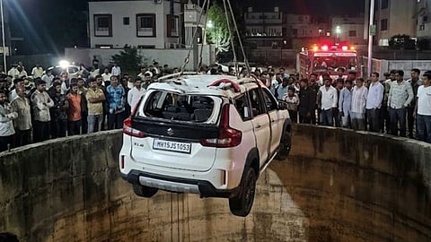 କୂଅରେ ଖସିପଡ଼ିଲା କାର, ୯ ମୃତ