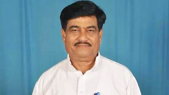 କଟକରେ ବିଧାୟକ ରଣେନ୍ଦ୍ର ପ୍ରତାପ ସ୍ୱାଇଁଙ୍କ ଗାଡ଼ି ଉପରକୁ ବୋତଲ ମାଡ଼