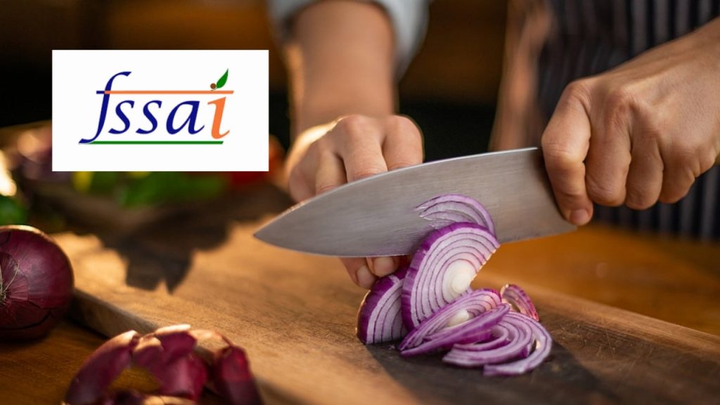 FSSAI ର ବଡ଼ ଖୁଲାସା,ରେଷ୍ଟୁରାଣ୍ଟରେ ରୋଷେଇରେ ବ୍ୟବହାର ହେଉଛି କଳଙ୍କି ଲାଗିଥିବା ଛୁରୀ