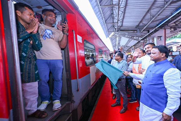 ସୋମନାଥ ସ୍ୱାଭିମାନ ଯାତ୍ରା-୨୦୨୬’ର ଶୁଭାରମ୍ଭ; ସ୍ୱତନ୍ତ୍ର ଟ୍ରେନ୍ରେ ଯାତ୍ରା କଲେ ଶ୍ରଦ୍ଧାଳୁ