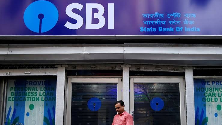 SBI ଗ୍ରାହକଙ୍କ ପାଇଁ ଅକ୍ଟୋବର ୧ରୁ କ୍ୟାଶ୍ ଉଠାଇଲେ ଲାଗିବ ଏକ୍ସଟ୍ରା ଚାର୍ଜ