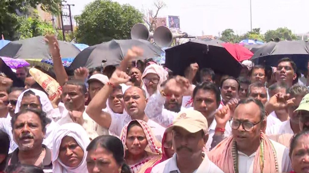 ଗୁରୁ ଦିବସରେ ଲୋୟର ପିଏମ୍ଜିରେ ହଜାର ହଜାର ଶିକ୍ଷକଙ୍କ ବିକ୍ଷୋଭ