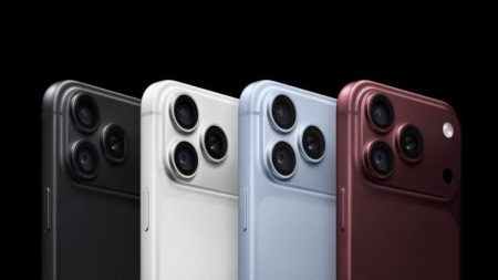 ଆଜିଠୁ ଭାରତରେ iPhone 18 Pro ବିକ୍ରି, ଷ୍ଟୋର୍ ବାହାରେ ଗ୍ରାହକଙ୍କ ଭିଡ଼